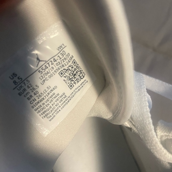 Air Jordan 1 mid/high all whits size 8.5 brand new never worn no box make offer - Picture 8 of 9